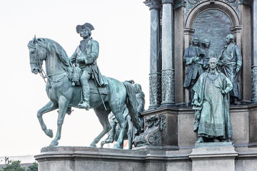 Obraz premium Fragment of Maria Theresia monument (1888) in Vienna, Austria.