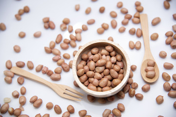 Peanuts used to make snack and foods or cook and have health benefits 