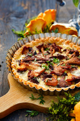 Quiche with chanterelle mushrooms. Vegetarian food © zi3000