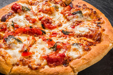 ピッツア　マルゲリータ Pizza Margherita Basilico