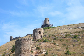 Fototapeta na wymiar ruins - fortress in the territory of Balaklava