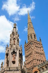 Fototapeta na wymiar Holy Trinity Church and the Coventry Cross
