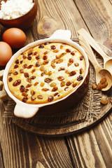 Casserole with cottage cheese and raisins