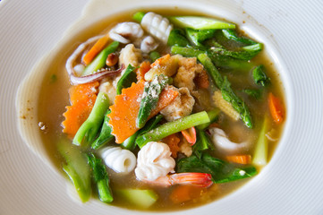 Fried noodle with seafood and broccoli