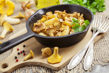 Fried potatoes with mushrooms