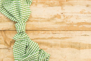 Stoff Tuch Gr&uuml;n Kariert Tischdekoration auf Holz Untergrund