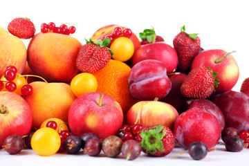 Fototapeta na wymiar Heap of fresh fruits and berries close up