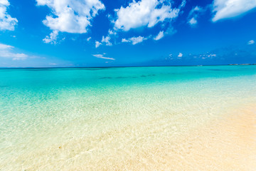 Fototapeta premium Beautiful sea and the white beach, Okinawa, Japan