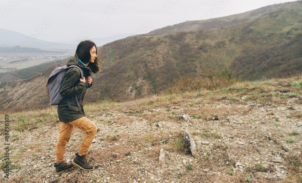 Poster Hiker girl goes up in the mountain