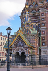 Fototapeta na wymiar Вход в храм Спаса-на-Крови в Санкт-Петербурге