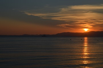 Sonnenuntergang am Horizont 