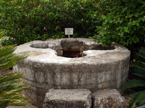 NAZARETH: Monte Hebron fonte battesimale