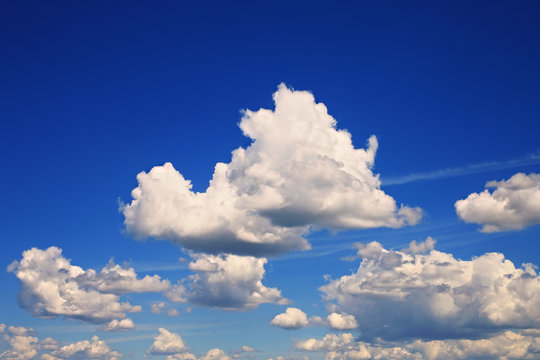 Photo of the sky with fluffy cumulus clouds