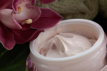 Obraz na płótnie Canvas Face Cream and Pink Orchid
