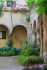 Fototapeta na wymiar Kloster San Francesco-I-Sorrent-Italien