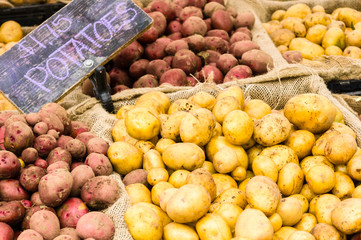 Red and white potatoes in boxes