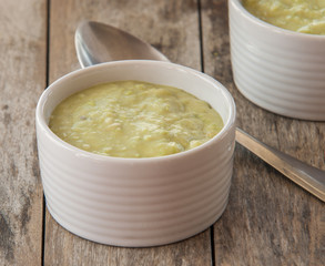 A bowl of thick, fresh, pea soup.