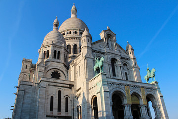 Fototapeta na wymiar view of the Sacre-Coeur Basilica in Paris, France