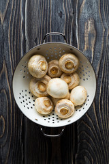 White champignons