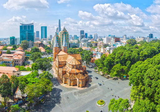 Ho Chi Minh City is a sunny day underneath Notre Dame buildings over a hundred years old, so far is the high-rise buildings for the economic development of Vietnam today