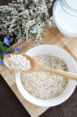 oat flakes in spoon