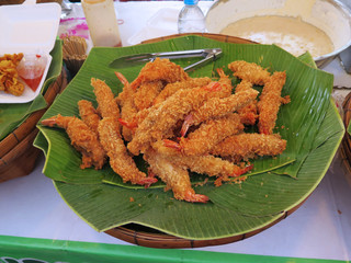 closed up the batter-fried prawn in basket