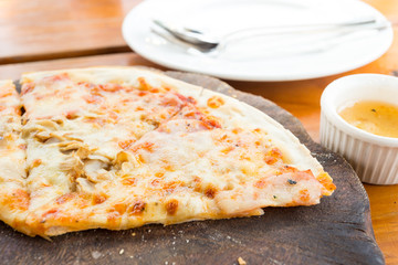 mushroom cheese pizza