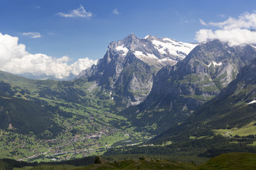 Obraz premium グリンデルワルトからハイキング