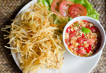 Deep fried papaya salad with spicy sauce