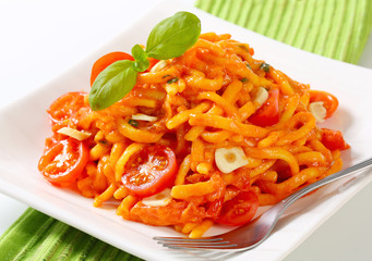 Spaetzle in garlic tomato sauce