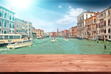 desk and city 