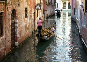 Barche  Gondole  Venezia © olegveneto