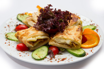 Börek mit Salat