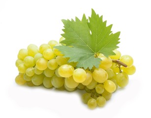 Obraz premium Fresh green grapes with leaves