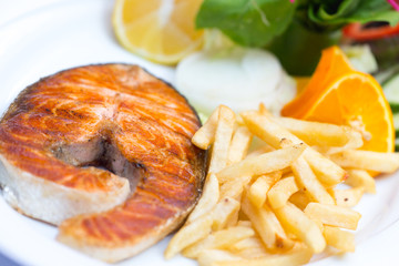 Fisch mit Pommes