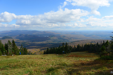 Fototapeta na wymiar Mont Tremblant fall foliage, from top of Mont Tremblant, Quebec, Canada.