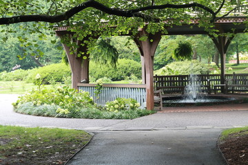 Obraz premium Gazebo and fountain in a park