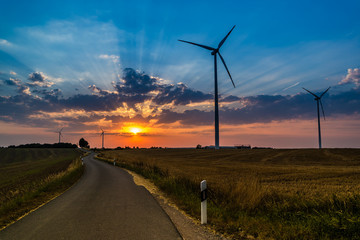 Windpark im Sonnenuntergang