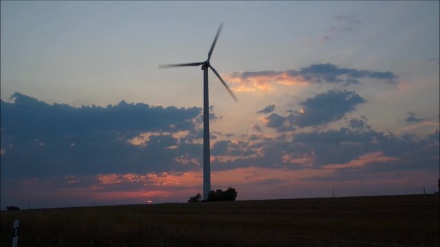 Windenergie am Abend