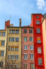 Fototapeta na wymiar immeubles colorés du Vieux- Lyon