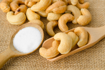Roasted cashews