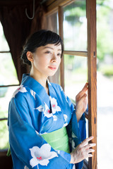 浴衣姿の女性