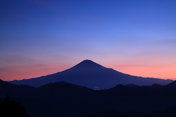 富士山と朝焼けの空