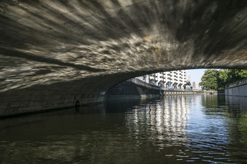 Brücke mit Kanal / Fluß