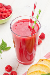 Raspberry smoothie, cake and berries