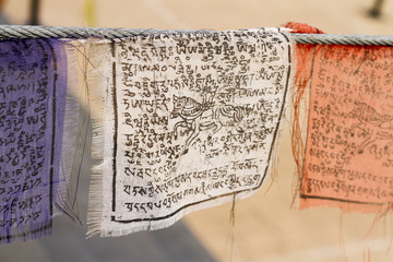 Naklejka premium banderas de plegarias tibetanas
