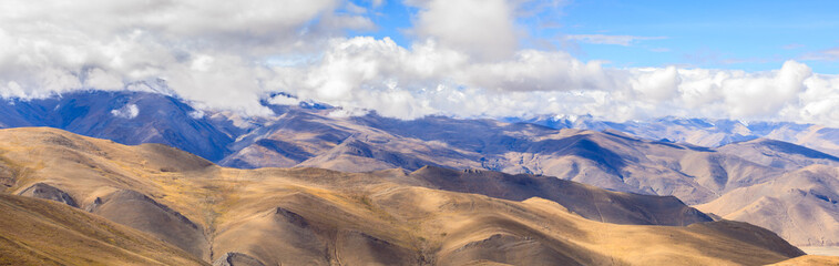 Naklejka na ściany i meble Mountain with blue sky in Tibet