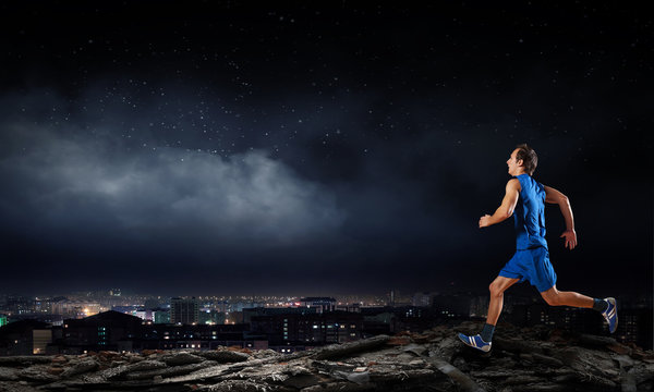 Running sportman © Sergey Nivens