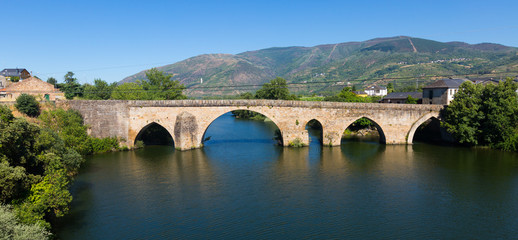 Fototapeta na wymiar Old bridge in Petin