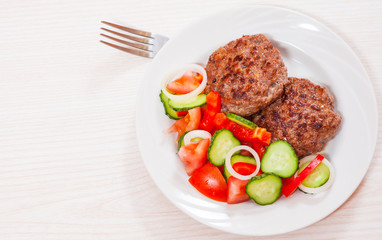 beef burger with vegetables salad